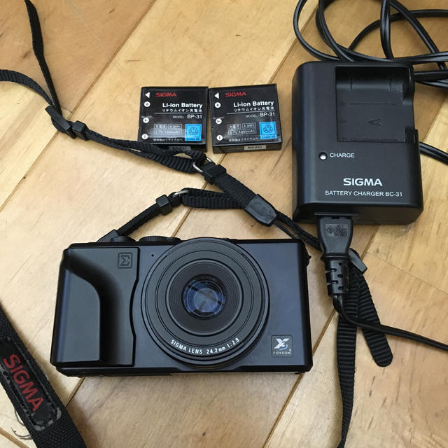 SIGMA(シグマ)のSIGMA dp2 バッテリー2個 スマホ/家電/カメラのカメラ(コンパクトデジタルカメラ)の商品写真