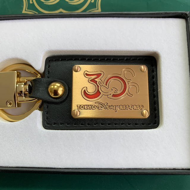 Disney(ディズニー)のディズニー 30周年　キーホルダー　Club33 エンタメ/ホビーのおもちゃ/ぬいぐるみ(キャラクターグッズ)の商品写真