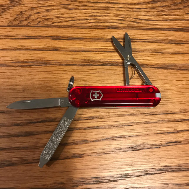 VICTORINOX(ビクトリノックス)のVictorinox ビクトリノックス　クラシックSD スケルトンレッド スポーツ/アウトドアのスポーツ/アウトドア その他(その他)の商品写真