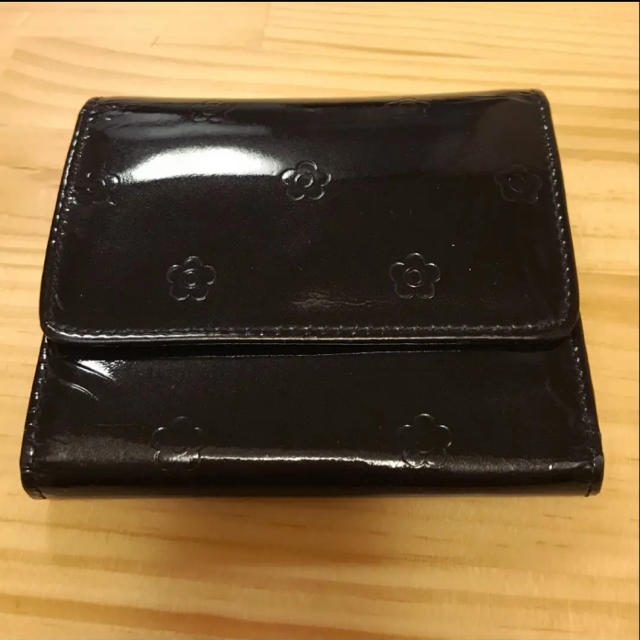 MARY QUANT(マリークワント)のMARY QUANT マリークワント　黒　エナメル　三折り財布　BLACK レディースのファッション小物(財布)の商品写真