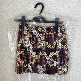 セシルマクビー(CECIL McBEE)の【新品未使用】花柄　台形　ミニ　スカート(ミニスカート)