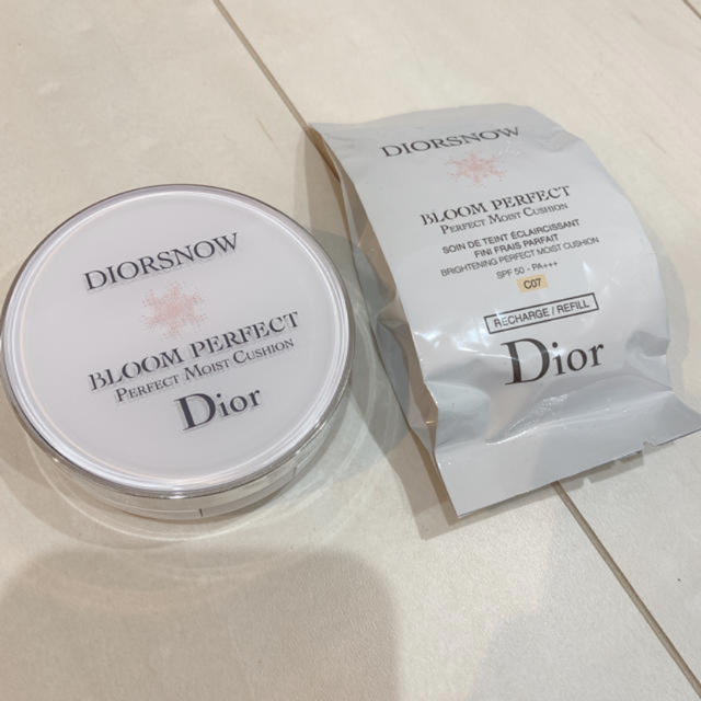 Dior(ディオール)のディオール　スノーブルームパーフェクトクッション コスメ/美容のベースメイク/化粧品(ファンデーション)の商品写真
