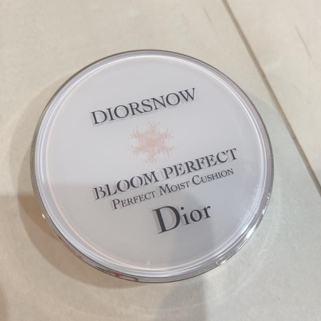 Dior(ディオール)のディオール　スノーブルームパーフェクトクッション コスメ/美容のベースメイク/化粧品(ファンデーション)の商品写真