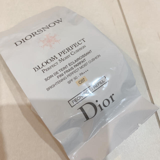 Dior(ディオール)のディオール　スノーブルームパーフェクトクッション コスメ/美容のベースメイク/化粧品(ファンデーション)の商品写真