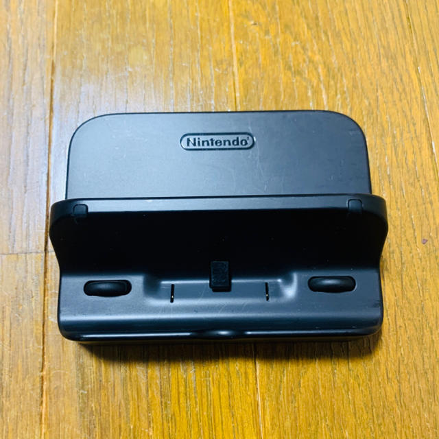 Wii U(ウィーユー)の✨純正✨WiiU 充電スタンド エンタメ/ホビーのゲームソフト/ゲーム機本体(家庭用ゲーム機本体)の商品写真