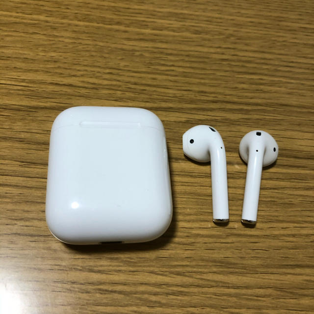 Apple(アップル)の田中　様　専用　airpods スマホ/家電/カメラのオーディオ機器(ヘッドフォン/イヤフォン)の商品写真