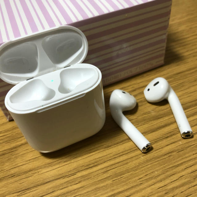 Apple(アップル)の田中　様　専用　airpods スマホ/家電/カメラのオーディオ機器(ヘッドフォン/イヤフォン)の商品写真
