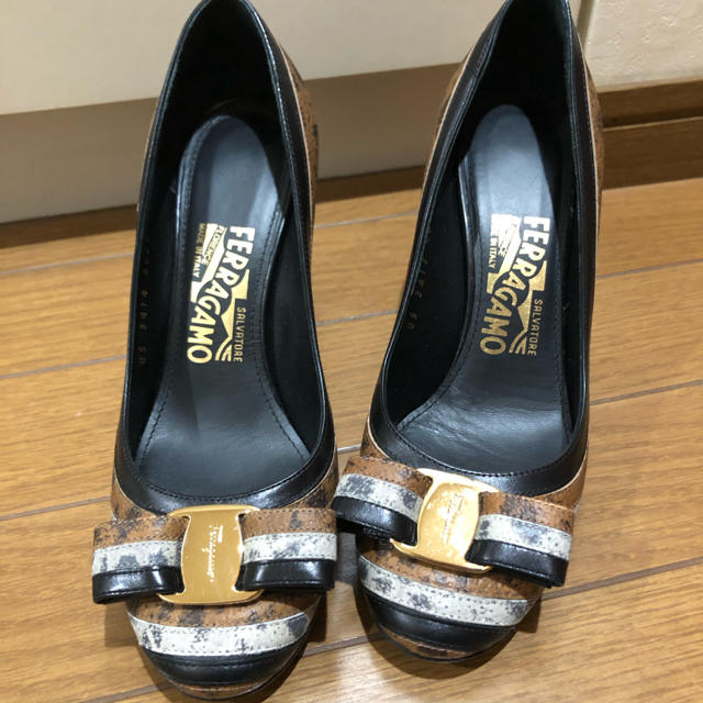 Salvatore Ferragamo(サルヴァトーレフェラガモ)の9日までお取り置き レディースの靴/シューズ(ハイヒール/パンプス)の商品写真