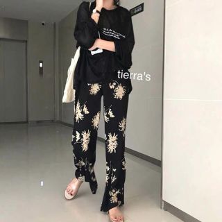 ザラ(ZARA)のimport❁︎ヴィンテージ フラワー ロング パンツ(カジュアルパンツ)