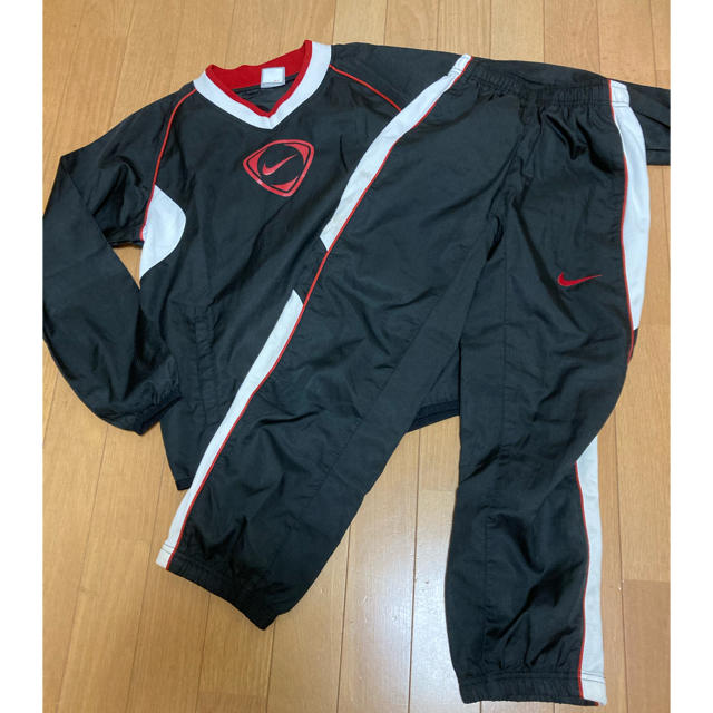 NIKE(ナイキ)のナイキ　ジャージ上下　黒　130〜140 キッズ/ベビー/マタニティのキッズ服男の子用(90cm~)(その他)の商品写真