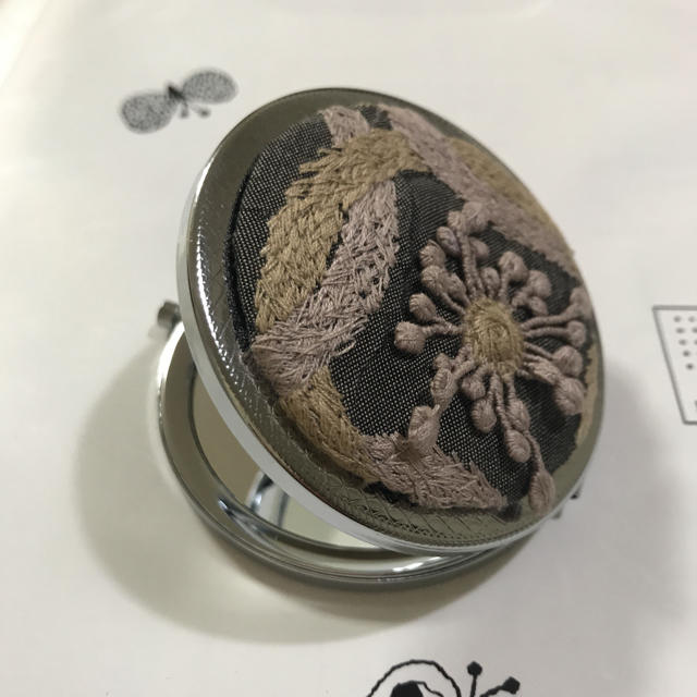 mina perhonen(ミナペルホネン)のミナペルホネン ⭐ring flower⭐ハンドメイド コンパクトミラー レディースのファッション小物(ミラー)の商品写真