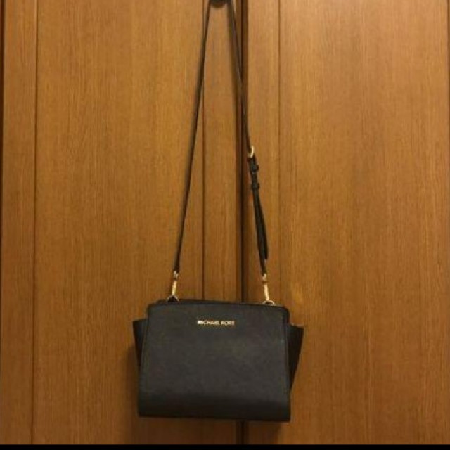 Michael Kors(マイケルコース)の美品　ショルダーバッグ　最終値下　お値下げ不可 レディースのバッグ(ショルダーバッグ)の商品写真