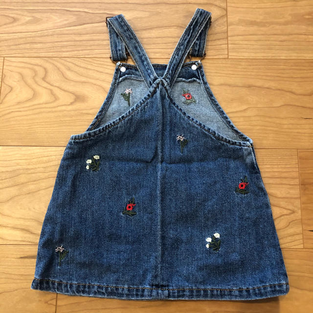 ZARA KIDS(ザラキッズ)の【値下げ】ZARAbaby ジャンパースカート花刺繍 キッズ/ベビー/マタニティのキッズ服女の子用(90cm~)(ワンピース)の商品写真