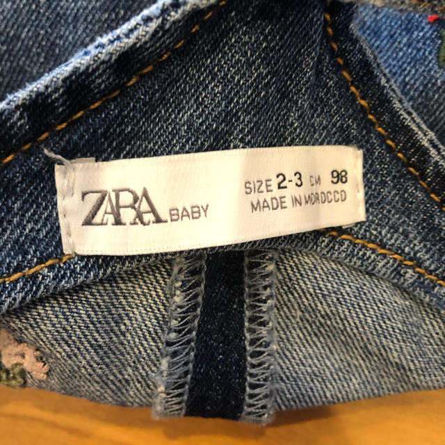 ZARA KIDS(ザラキッズ)の【値下げ】ZARAbaby ジャンパースカート花刺繍 キッズ/ベビー/マタニティのキッズ服女の子用(90cm~)(ワンピース)の商品写真