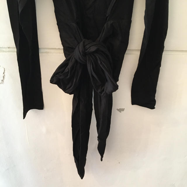 Jil Sander(ジルサンダー)のJIL SANDER black ribbon tops. レディースのトップス(カットソー(長袖/七分))の商品写真