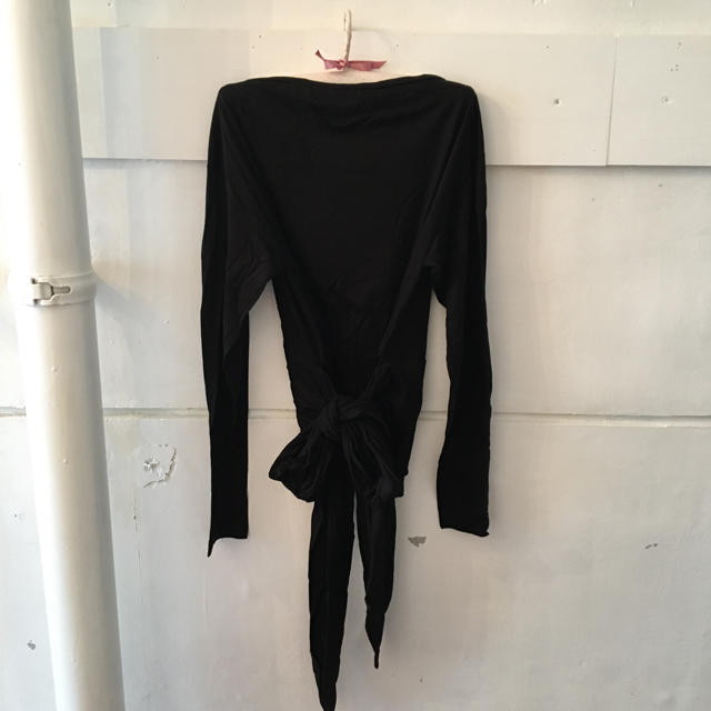 Jil Sander(ジルサンダー)のJIL SANDER black ribbon tops. レディースのトップス(カットソー(長袖/七分))の商品写真