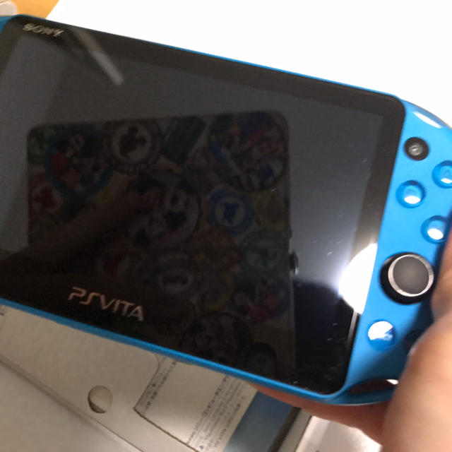 PlayStation Vita(プレイステーションヴィータ)のPlayStation Vita PS アクアブルー　PCH2000 エンタメ/ホビーのゲームソフト/ゲーム機本体(携帯用ゲーム機本体)の商品写真