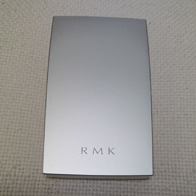 RMK(アールエムケー)のRMK シルクフィットパウダー01 コスメ/美容のベースメイク/化粧品(フェイスパウダー)の商品写真