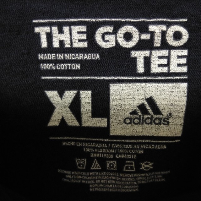 adidas(アディダス)の《アディダス》XLビッグサイズ　ネイビー　ワンポイントロゴ メンズのトップス(Tシャツ/カットソー(半袖/袖なし))の商品写真