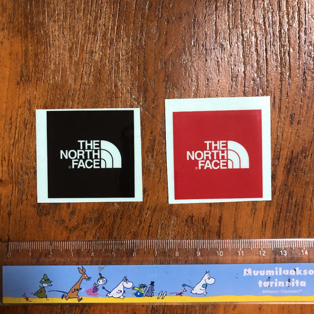 THE NORTH FACE(ザノースフェイス)のノースフェイス　ミニステッカー ロゴ　赤黒セット スポーツ/アウトドアのアウトドア(その他)の商品写真