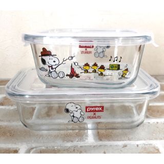 パイレックス(Pyrex)の☆数量限定・新品未使用☆パイレックス スヌーピー 耐熱ガラス容器 大小各1セット(容器)