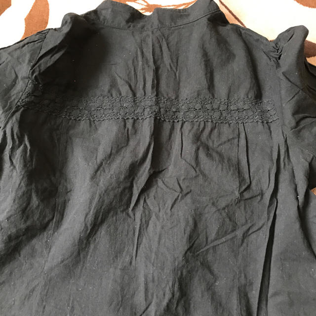 黒 シャツ  レディースのトップス(シャツ/ブラウス(半袖/袖なし))の商品写真