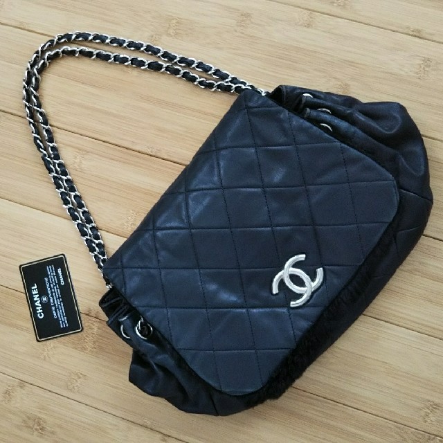 メインカラーブラック系CHANEL☆ブラック☆ラム×ファー☆ハンドBag