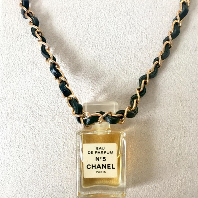 CHANEL(シャネル)のCHANEL ヴィンテージミニボトル香水ネックレス No.5 レディースのアクセサリー(ネックレス)の商品写真