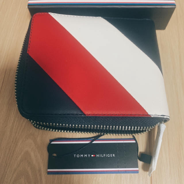 TOMMY HILFIGER(トミーヒルフィガー)の新品‼️TOMMY HILFIGER 二つ折り　財布 メンズのファッション小物(折り財布)の商品写真