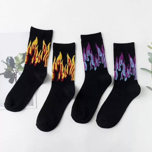 【新品未使用】Flame Socks イエロー&パープル 2色セット メンズのレッグウェア(ソックス)の商品写真