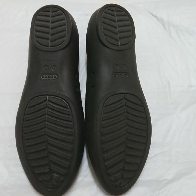 crocs(クロックス)のcrocs Lina Flat (W9) ブラック 25cm レディースの靴/シューズ(ハイヒール/パンプス)の商品写真