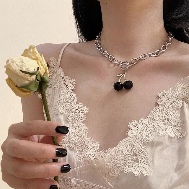 UNIF(ユニフ)のblack cherry necklace 🖤 レディースのアクセサリー(ネックレス)の商品写真