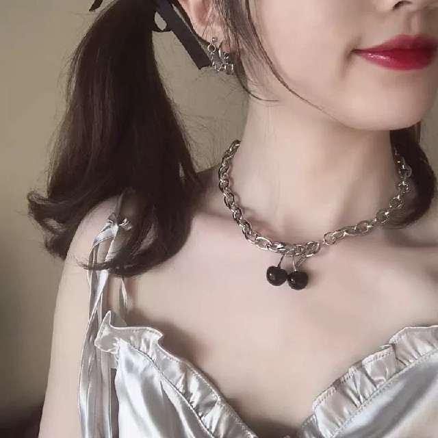 UNIF(ユニフ)のblack cherry necklace 🖤 レディースのアクセサリー(ネックレス)の商品写真
