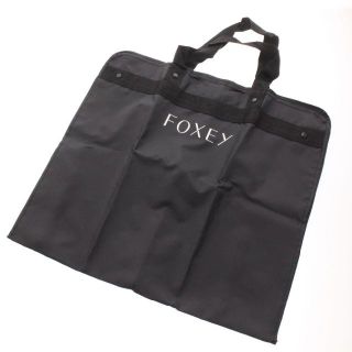 フォクシー(FOXEY)のFOXEY　ガーメントケース　ナイロン素材　ロゴ入り(その他)