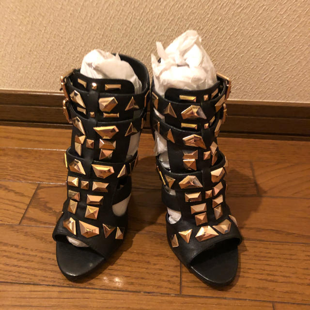 Steve Madden(スティーブマデン)の新品 STEVE MADDEN スティーブマデン スダッズサンダル レディースの靴/シューズ(サンダル)の商品写真