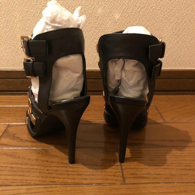 Steve Madden(スティーブマデン)の新品 STEVE MADDEN スティーブマデン スダッズサンダル レディースの靴/シューズ(サンダル)の商品写真