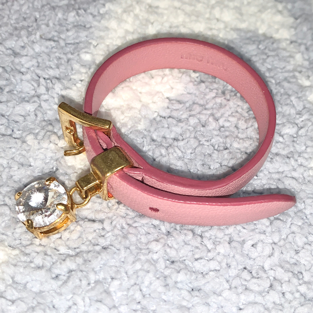 miumiu(ミュウミュウ)の土日限定値下げ⭐︎miumiu マドラスレザーブレスレット　 レディースのアクセサリー(ブレスレット/バングル)の商品写真