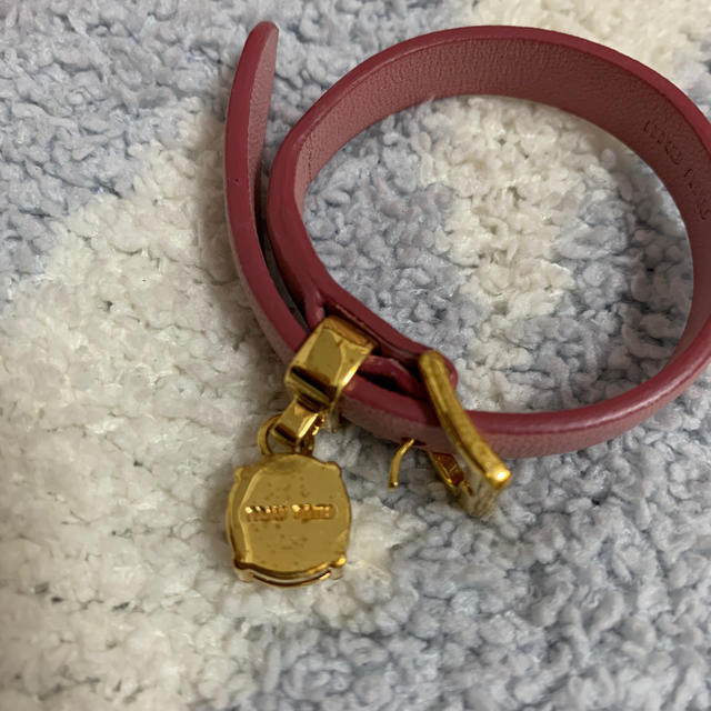 miumiu(ミュウミュウ)の土日限定値下げ⭐︎miumiu マドラスレザーブレスレット　 レディースのアクセサリー(ブレスレット/バングル)の商品写真