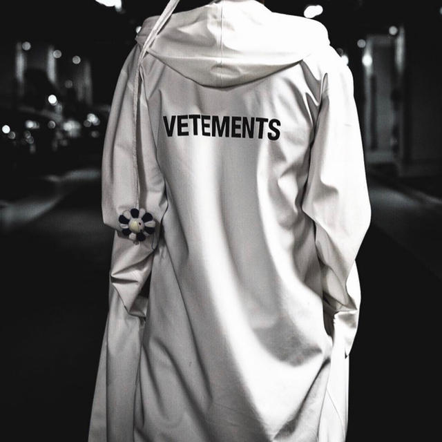 VETEMENTS RAINCOAT