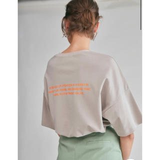 ミラオーウェン(Mila Owen)のMila Owen 今季完売品 バックロゴプリントTシャツ(Tシャツ(半袖/袖なし))