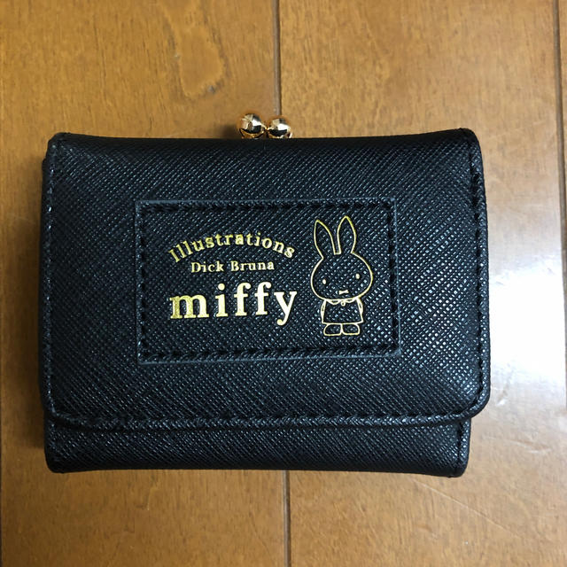 【専用】miffy 箔押しシリーズ　三つ折り財布  レディースのファッション小物(財布)の商品写真