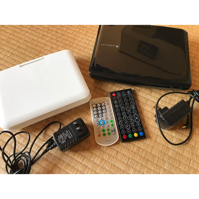 Panasonic(パナソニック)のポータブルDVD Blu-ray プレーヤー スマホ/家電/カメラのテレビ/映像機器(ブルーレイプレイヤー)の商品写真