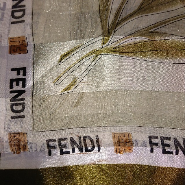 FENDI(フェンディ)のFENDI  大判スカーフ💕  美品  レディースのファッション小物(バンダナ/スカーフ)の商品写真