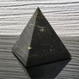 魔よけ・厄払い★麻炭入りピラミッド型黒いオルゴナイト  モリオン   (その他)