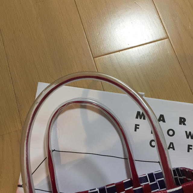 Marni(マルニ)のマルニ マルニフラワーカフェ ピクニックバッグ ミニ ウルトラマリン レディースのバッグ(かごバッグ/ストローバッグ)の商品写真