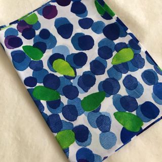 マリメッコ(marimekko)の【廃盤】マリメッコ　生地　ムスティッカマア　70×50cm ハギレ　ハーフカット(生地/糸)