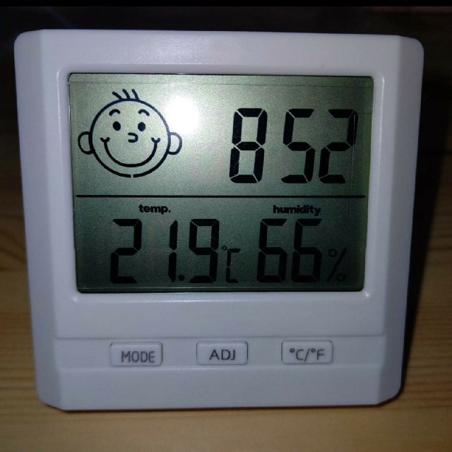 セール中！シンプルで便利な湿度計・温度計・時計★ インテリア/住まい/日用品のインテリア小物(置時計)の商品写真