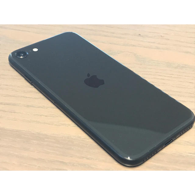 Apple(アップル)の【SIMフリー】iPhoneSE2 128GB 美品 最大容量100% スマホ/家電/カメラのスマートフォン/携帯電話(スマートフォン本体)の商品写真