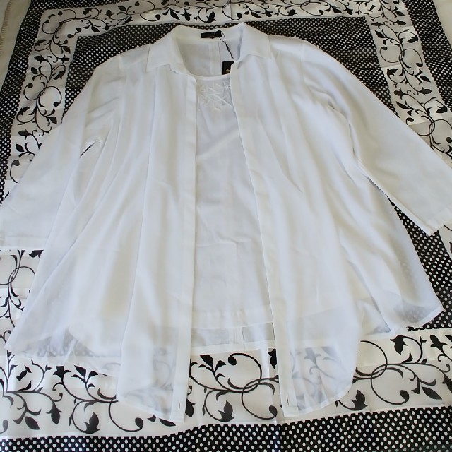 DAKS(ダックス)のシャツ　白　　44  新品・未使用　DAKS レディースのトップス(シャツ/ブラウス(長袖/七分))の商品写真