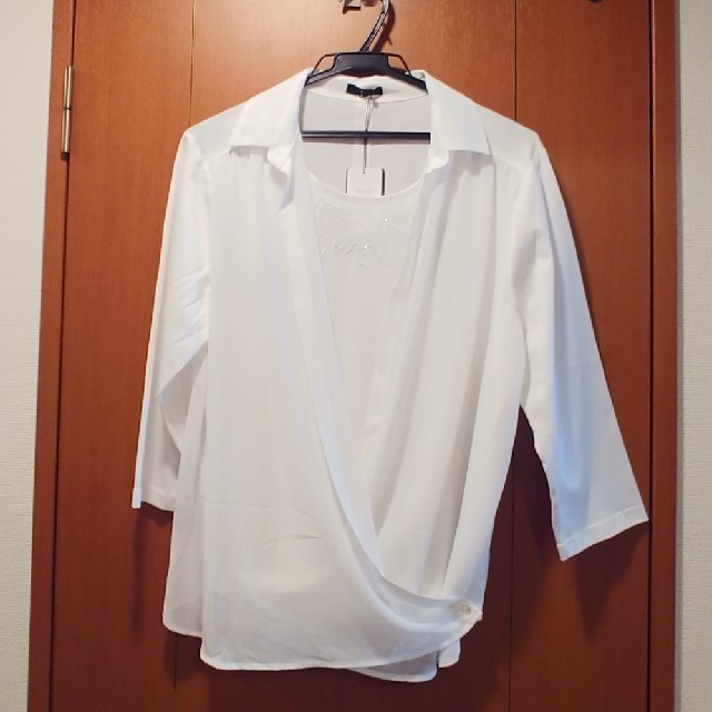 DAKS(ダックス)のシャツ　白　　44  新品・未使用　DAKS レディースのトップス(シャツ/ブラウス(長袖/七分))の商品写真